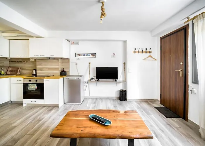 Hilton\'S Area Apartment Next To Metro